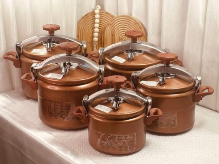 طناجر ضغط جرانيت باللون البني من ماركة ROZETTA العالمية